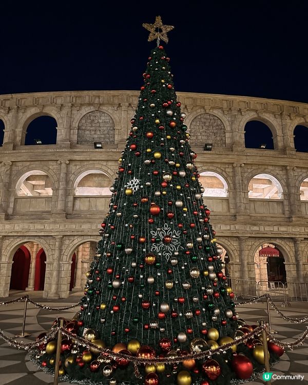 澳門漁人碼頭聖誕裝飾十分有心思，特別是羅馬劇場的聖誕老人和聖...