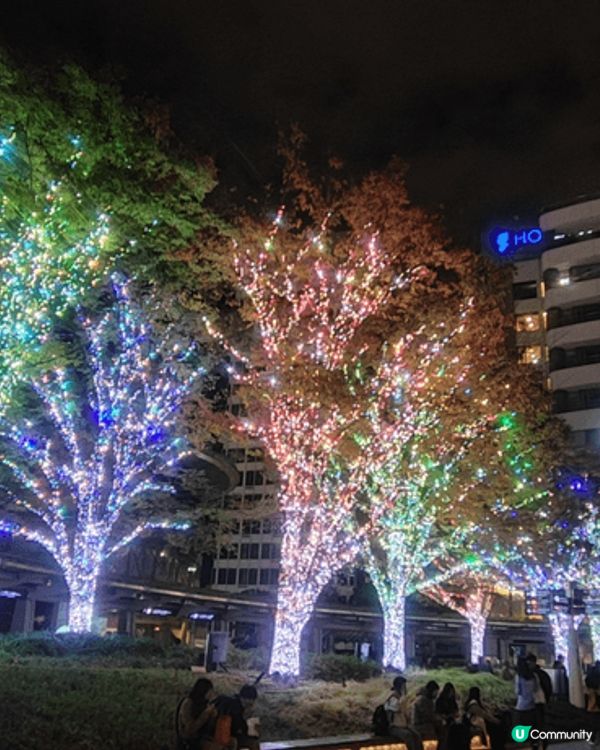 日本東京 六本木之丘，聖誕燈飾再加上東京鐵塔亮燈吸引了好多人...