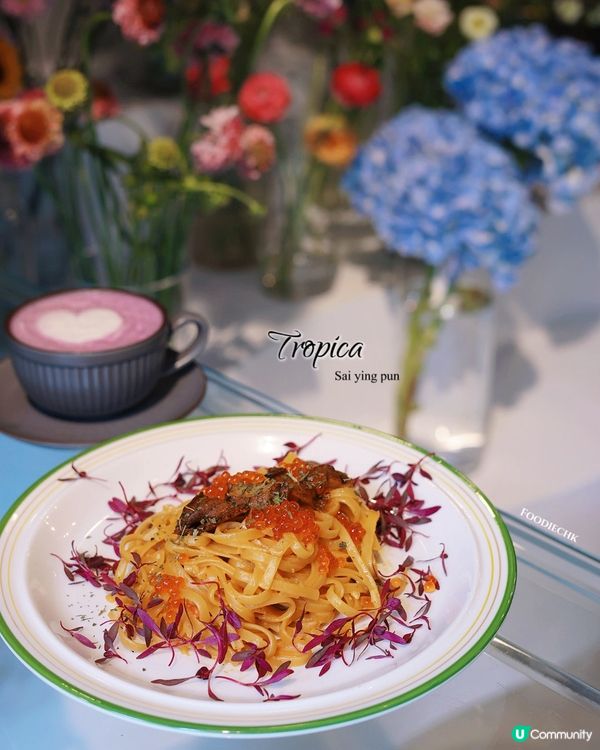 咖啡☕️花藝🌸🌹陶瓷🫖混於一身的特色coffee shop