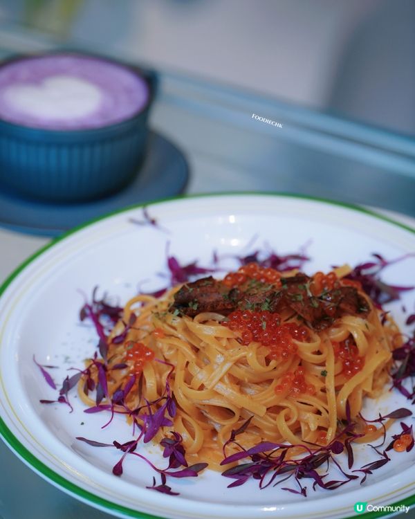 咖啡☕️花藝🌸🌹陶瓷🫖混於一身的特色coffee shop