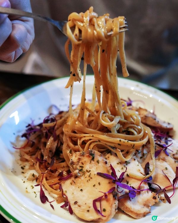 咖啡☕️花藝🌸🌹陶瓷🫖混於一身的特色coffee shop