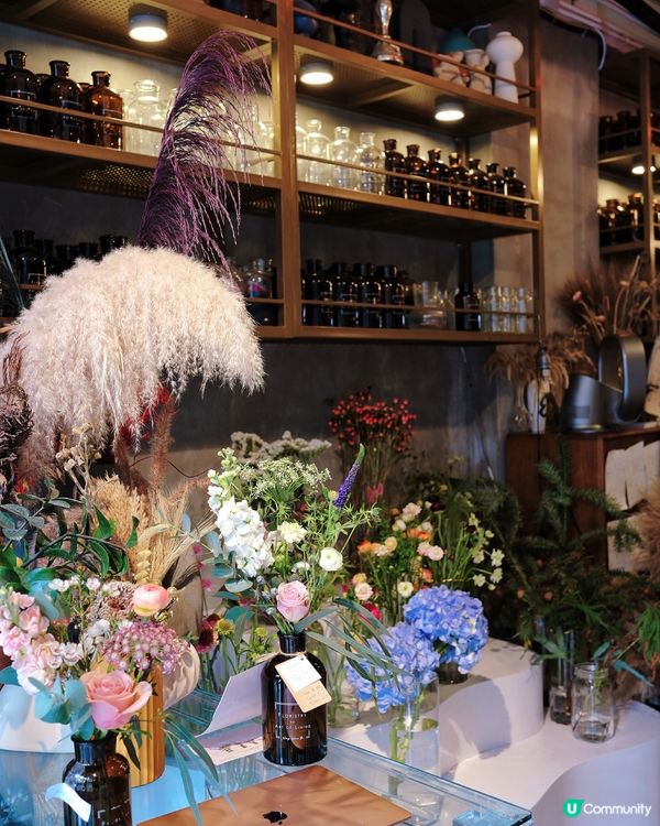 咖啡☕️花藝🌸🌹陶瓷🫖混於一身的特色coffee shop