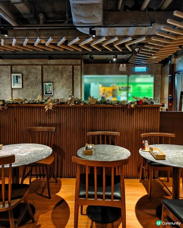 《九龍灣工廈裡的咖啡店》