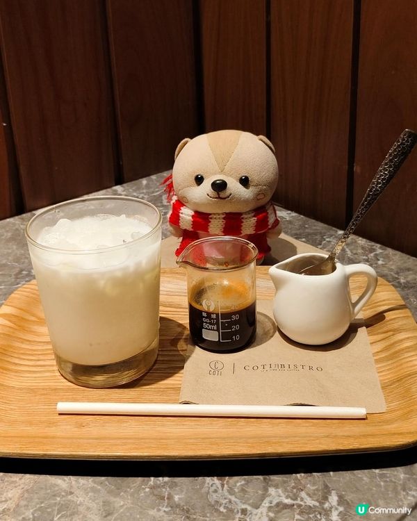 《九龍灣工廈裡的咖啡店》