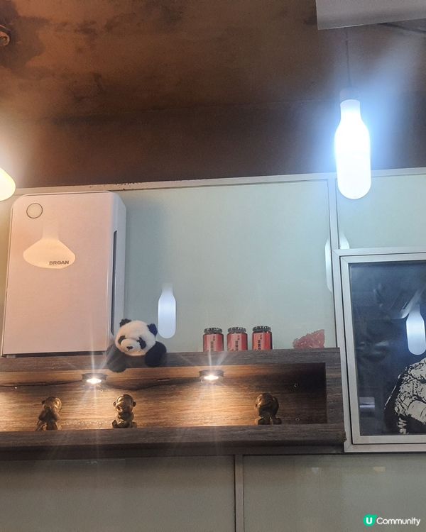 雖然蝦多士是這裡的名物，但是我推薦的卻是即磨咖啡，欣賞它苦中...