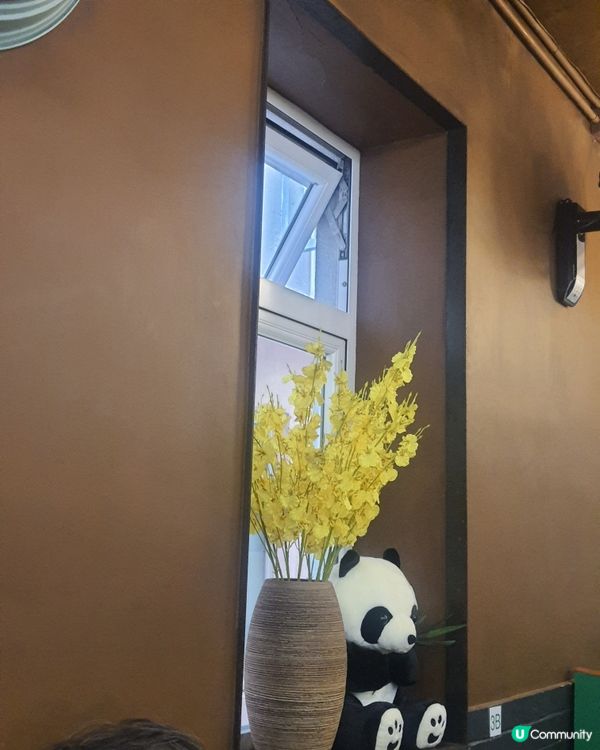 雖然蝦多士是這裡的名物，但是我推薦的卻是即磨咖啡，欣賞它苦中...