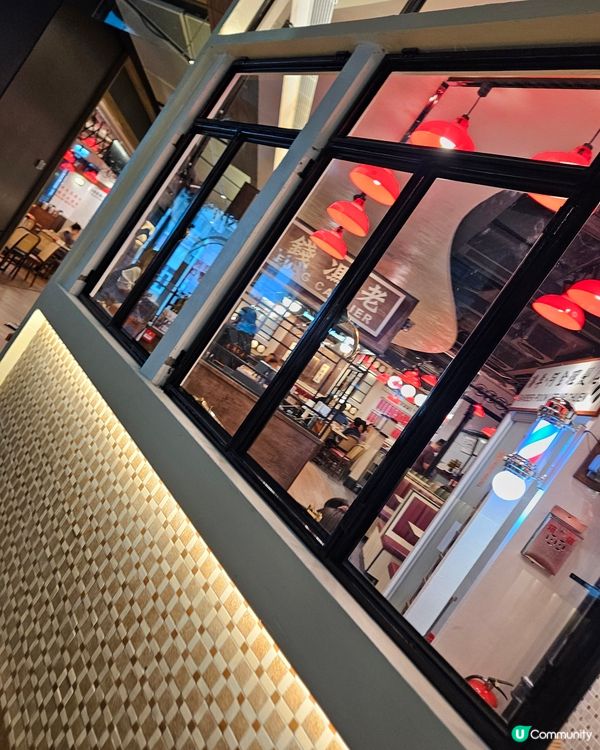 一盅兩件，天天見面。老馮茶居，百吃不厭。