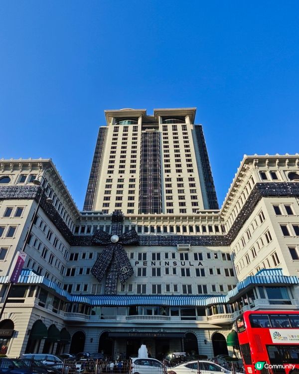 ✨半島酒店化身巨型CHANEL珍珠蝴蝶結包裝禮物盒，份外典雅