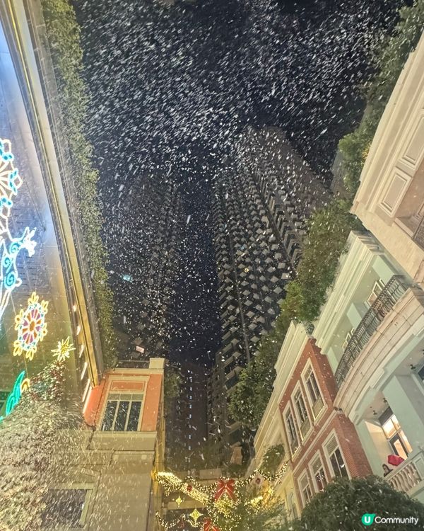 ❄️❄️灣仔利東街已飄雪喇❄️❄️