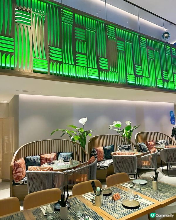 首間室內衝浪餐廳