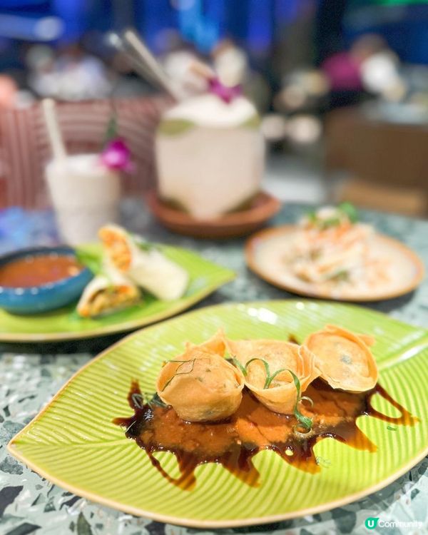 首間室內衝浪餐廳