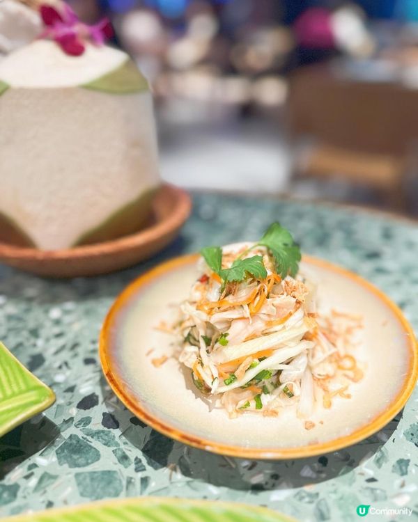 首間室內衝浪餐廳