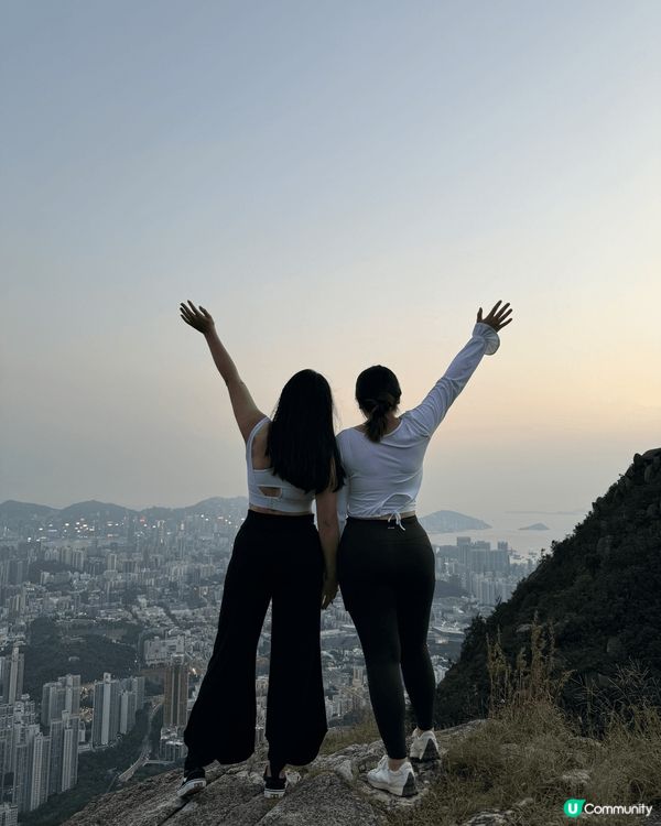 最愛穿著輕便瑜伽服裝去裝行山～舒適得嚟輕便，行都行得快啲喇🥳...