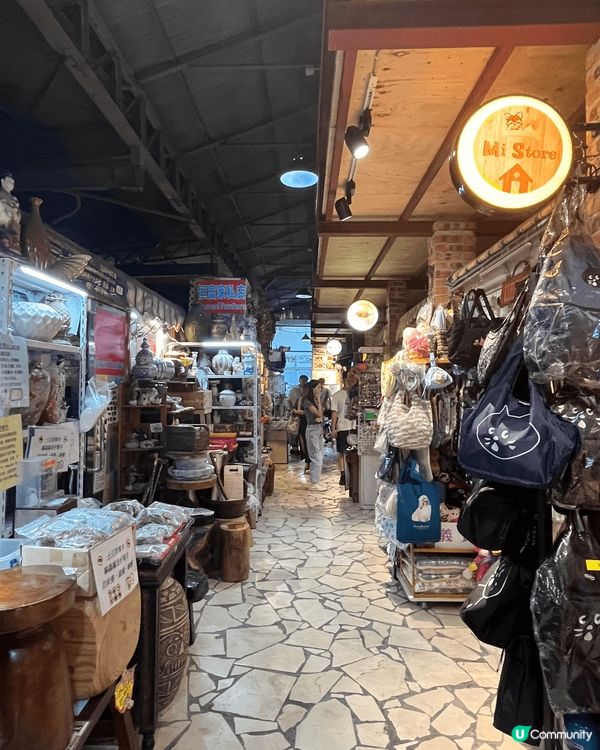 錦田紅磚屋係香港嘅隱藏景點，成條街都係富有特色嘅小店，喺聖誕...