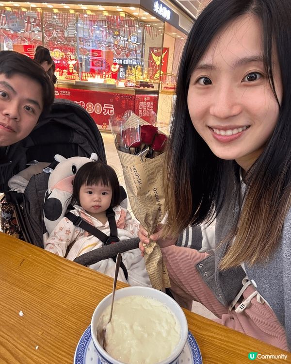 我同悠悠bb(剛剛1歲)生日係同埋個月，所以瘋狂的齊食生日蛋...