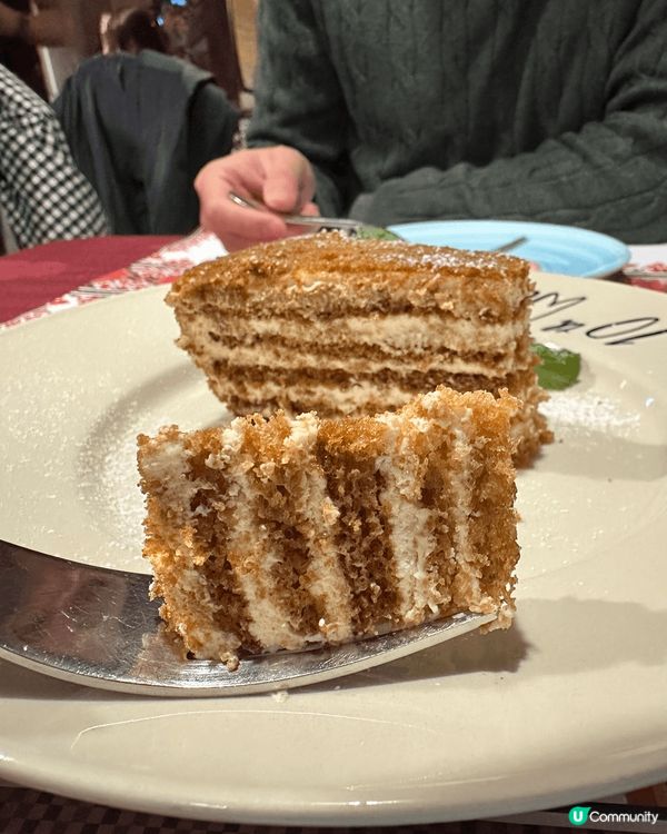 烏克蘭風味的蜂蜜蛋糕是一款非常受歡迎的甜品。這款蛋糕的特色在...