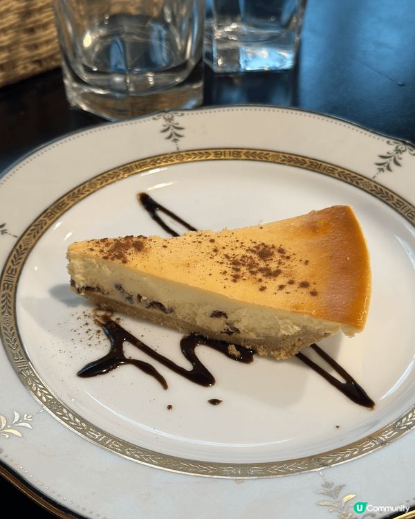 在台北中山區附近的一間咖啡店，點了意粉、薯條、窩夫、芝士蛋糕...