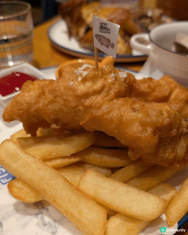 呢個位於西環海旁附近?fish and chips?舖頭，佢...