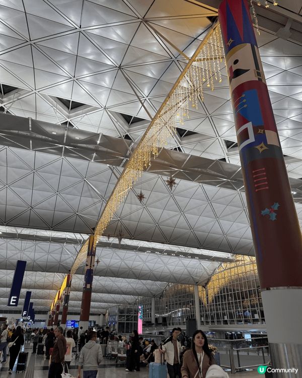 12月聖誕節緊係要去旅行喇～最?就係出發前?香港機場搵聖誕樹...