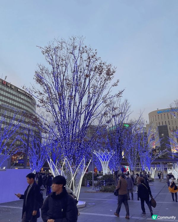 福岡阪急百貨門口已經有聖誕裝飾啦～！超有氣氛仲有聖誕市集😻#...