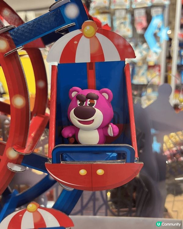 香港的聖誕節氣氛濃厚，令人忍不住想打卡 相片中是我喜愛的公仔...