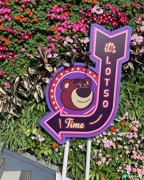 香港的聖誕節氣氛濃厚，令人忍不住想打卡 相片中是我喜愛的公仔...