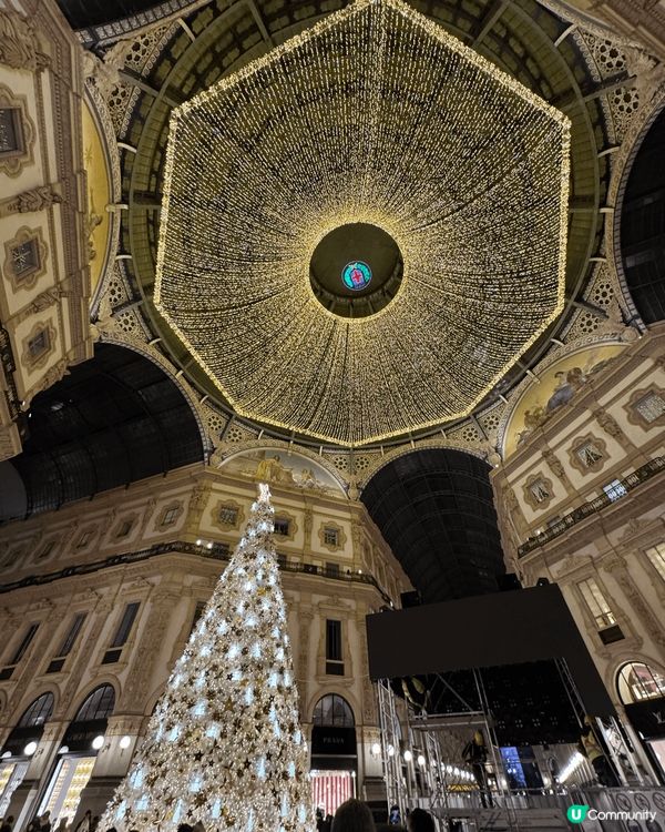 Christmas in Milan is so festi...