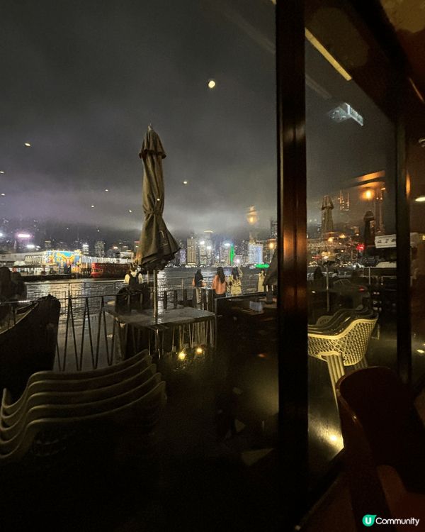 以上拍攝地點係位於尖沙咀海旁嘅餐廳。每到聖誕，尖沙咀一定充滿...