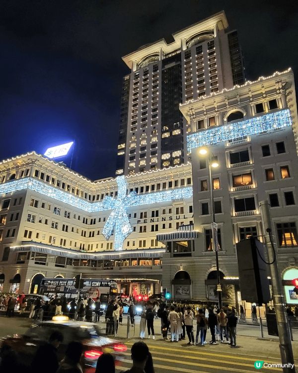 尖東的聖誕燈飾，晚上美得不要不要的。維多利亞港的夜景，最漂亮...