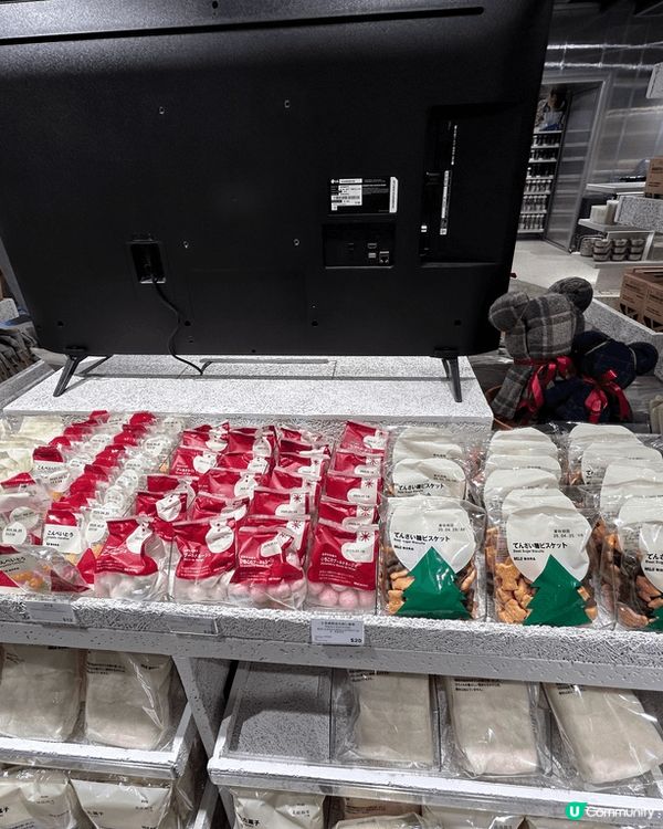 聖誕節又點少得聖誕蛋糕呢，好多西餅店嘅聖誕蛋糕都做得好靚好有...