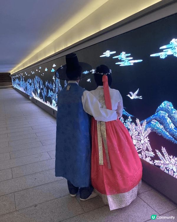 去韓國，天氣好， 藍天白雲， 看到銀杏，穿韓服，化韓妝， 渡...