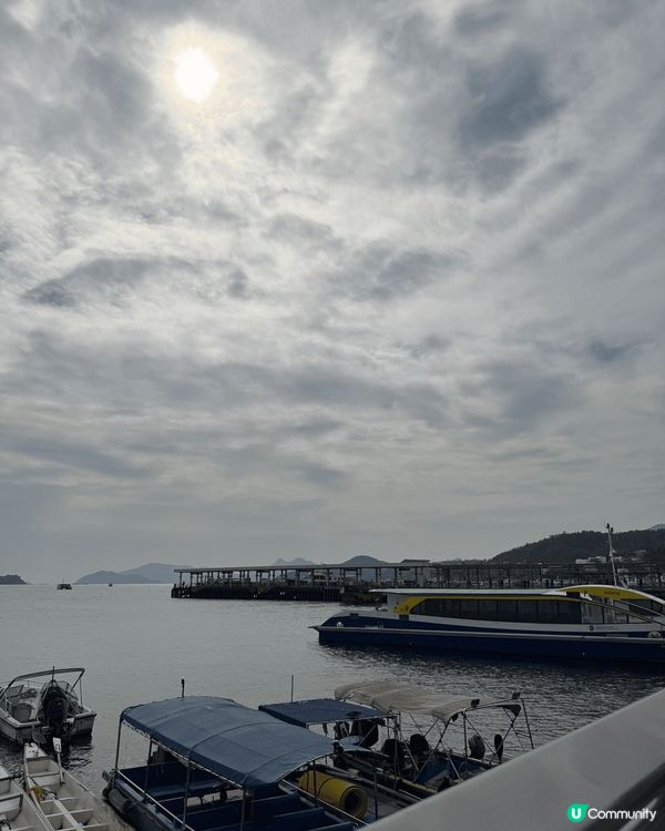 香港亦有很多美麗嘅地方，例如西貢海旁海風吹來，風箏在天上飛 ...