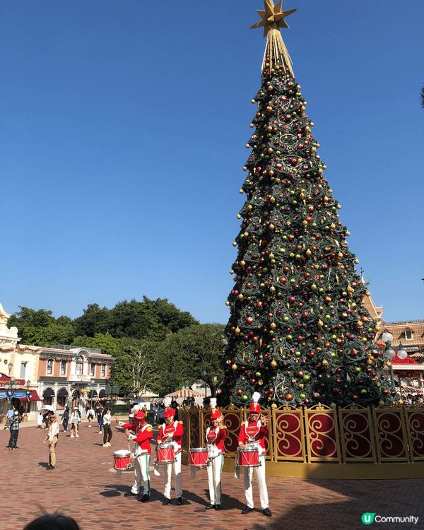 香港迪士尼樂園城堡的日與夜，每晚嘅夜間城堡匯演「廸士尼星夢光...