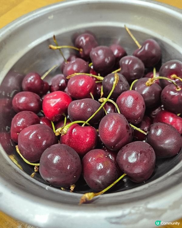 油麻地果欄，在天橋上拍照，美麗的天空，歷史的排劏鐵皮屋頂，新...