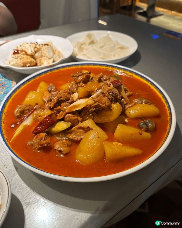 好喜歡來這間餐廳打卡。餐廳食新疆菜，所以裝修有新疆特色。食物...