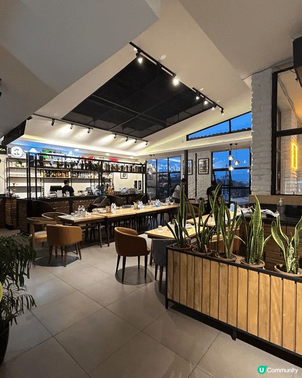 尼泊爾必去景點，有唔同嘅廟宇舊式建築，亦有新式餐廳，每一個位...