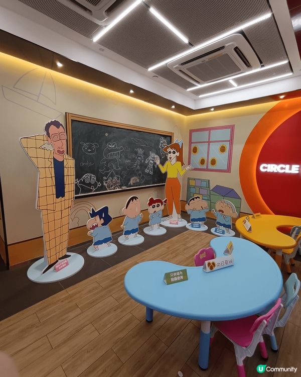 ok便利店蠟筆小新打卡位，地點方便又易搵，仲可以一邊嘆咖啡一...