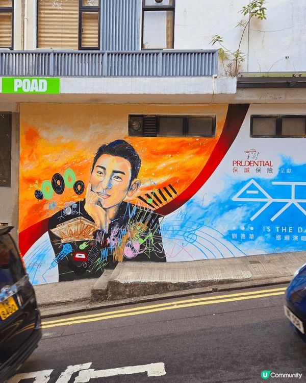 西九聖誕樹亮燈 高聳入雲顯繽紛