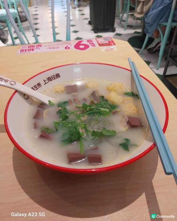 小楊生煎包，交通方便，環境清潔，服務一流，性價比高.