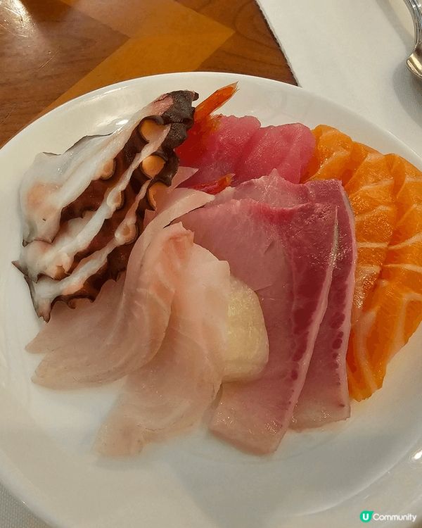 我要介紹一下迪士尼酒店翠樂庭自助餐，用餐時段會有米奇米妮出黎...