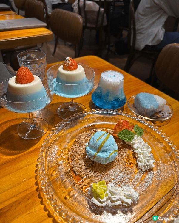 香港山林道有一間日式餐廳，佢??甜品係以日本富士山?景點作為...