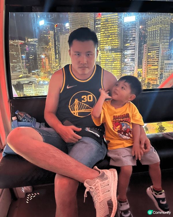 中環摩天輪，夜晚睇香港景好靚。由尖沙咀搭渡輪去中環再上摩天輪...