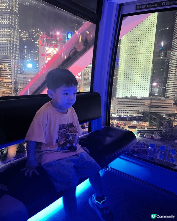 中環摩天輪，夜晚睇香港景好靚。由尖沙咀搭渡輪去中環再上摩天輪...