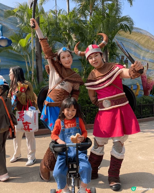 珠海的橫琴灣酒店和海洋王國，早上先到酒店的海豚池抽籤免費餵海...