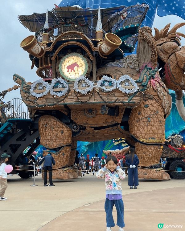 珠海的橫琴灣酒店和海洋王國，早上先到酒店的海豚池抽籤免費餵海...