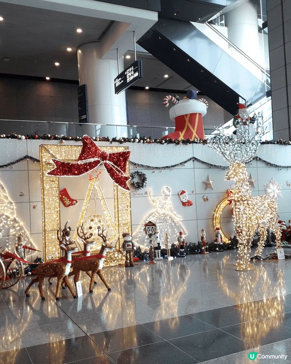 今年會展中心製作的聖誕裝飾很不錯，亮亮的。