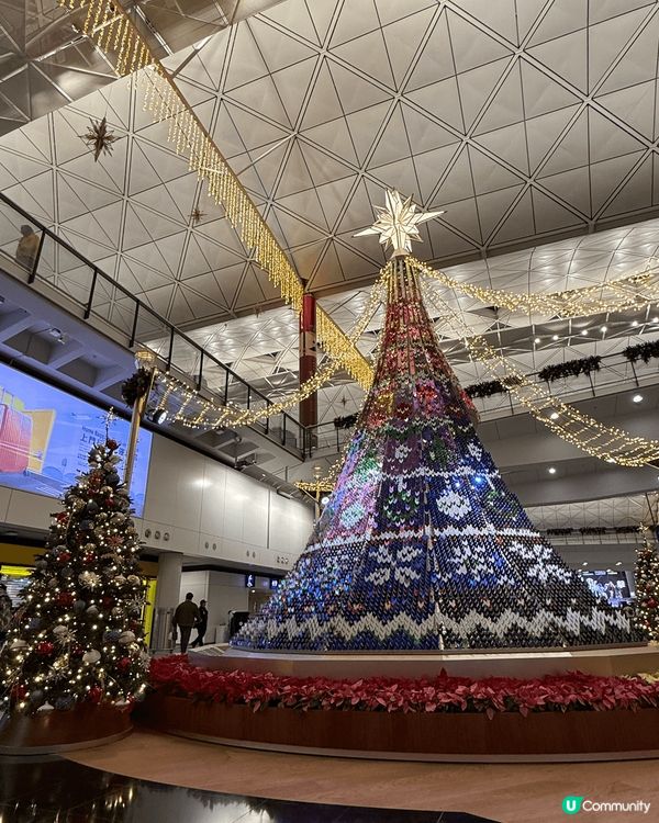 機場，打卡勝地，極有設計聖誕樹！