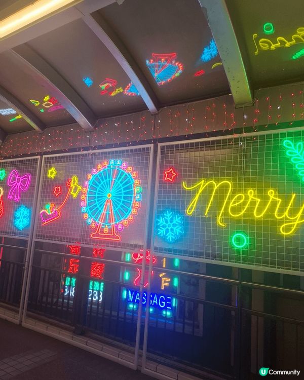 中環登山電梯荷李活道天橋位置裝飾聖誕非常漂亮配合aia魔天輪...