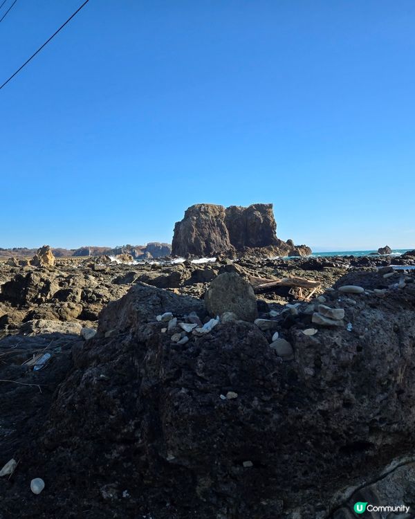 男鹿市哥斯拉石