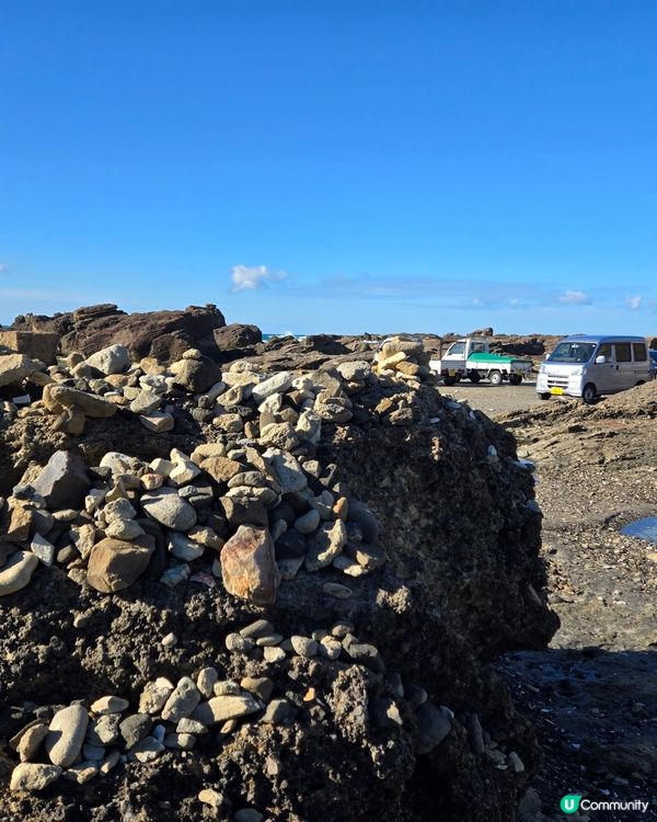 男鹿市哥斯拉石